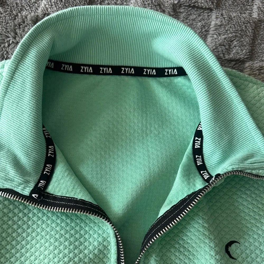 ZYIA Spearmint Honesty Quarter Zip, S - Picture 6 of 6